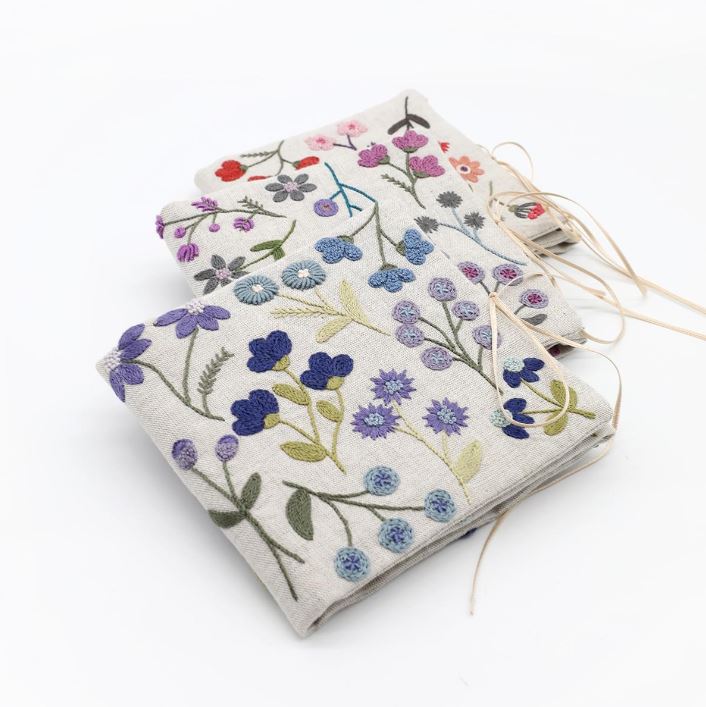 Kit Broderie "Porte Aiguilles Fleuri" Bleu