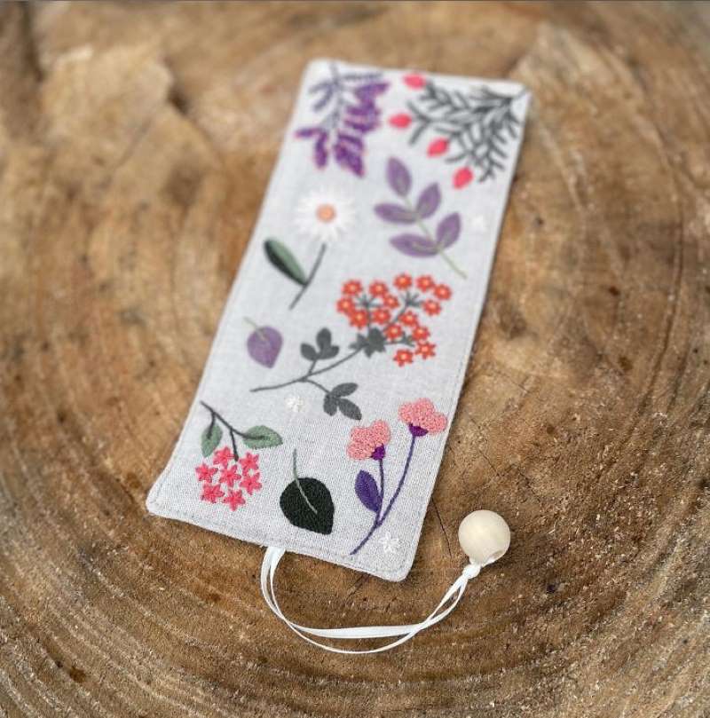 Kit Broderie "Marque Page Fleuri Paula"