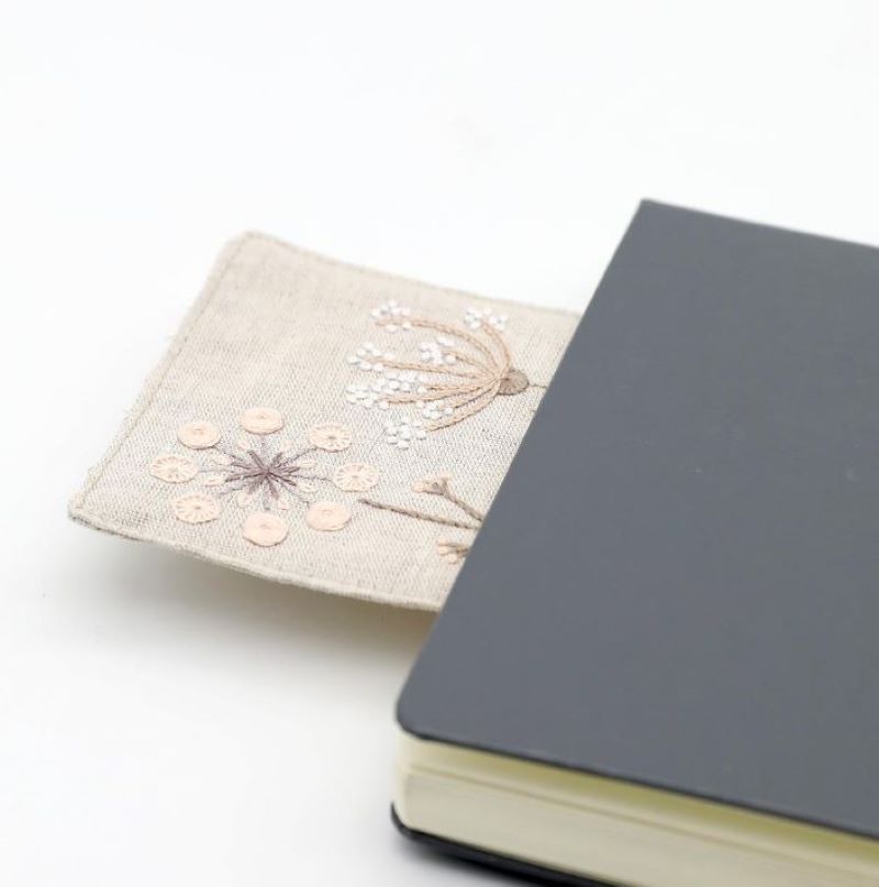 Kit Broderie "Marque Page Fleuri Paulette"
