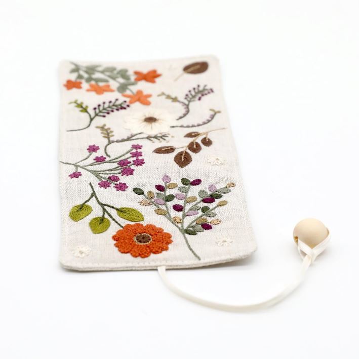 Kit Broderie "Marque Page Constance"