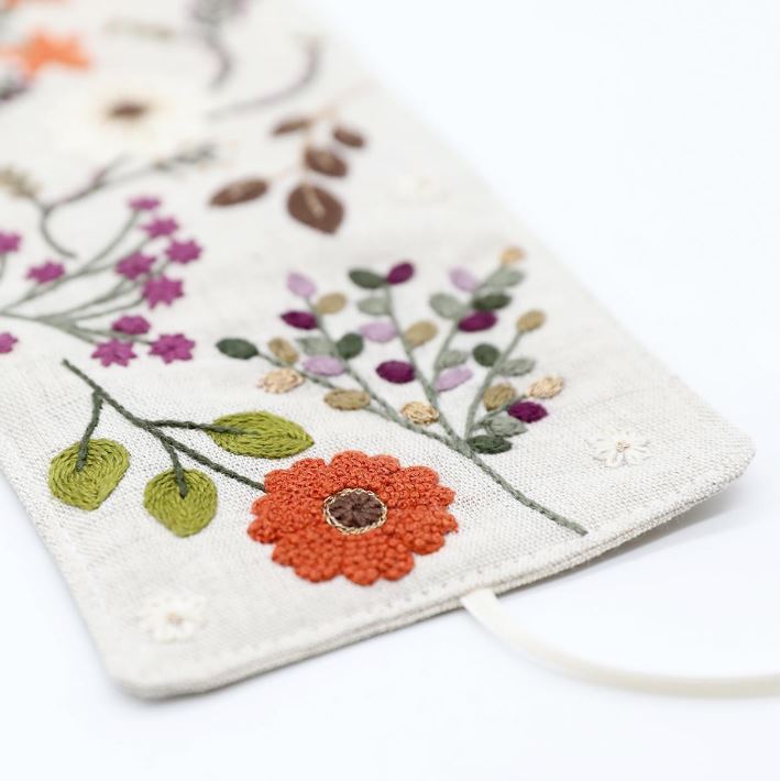 Kit Broderie "Marque Page Constance"