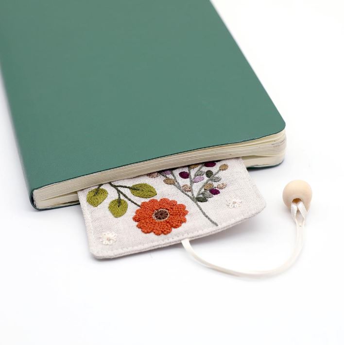 Kit Broderie "Marque Page Constance"