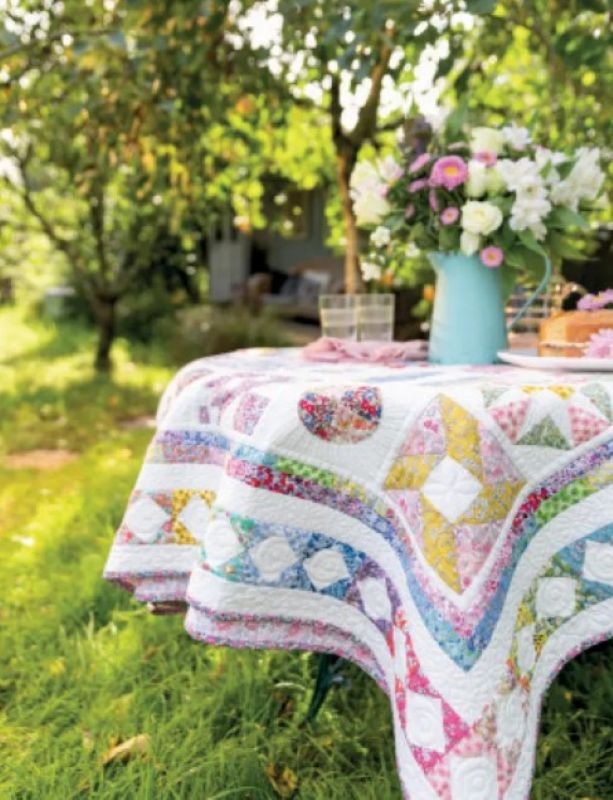 Livre Patchwork "Alice au Pays des Merveilles, 1 Quilt - 100 Blocs"