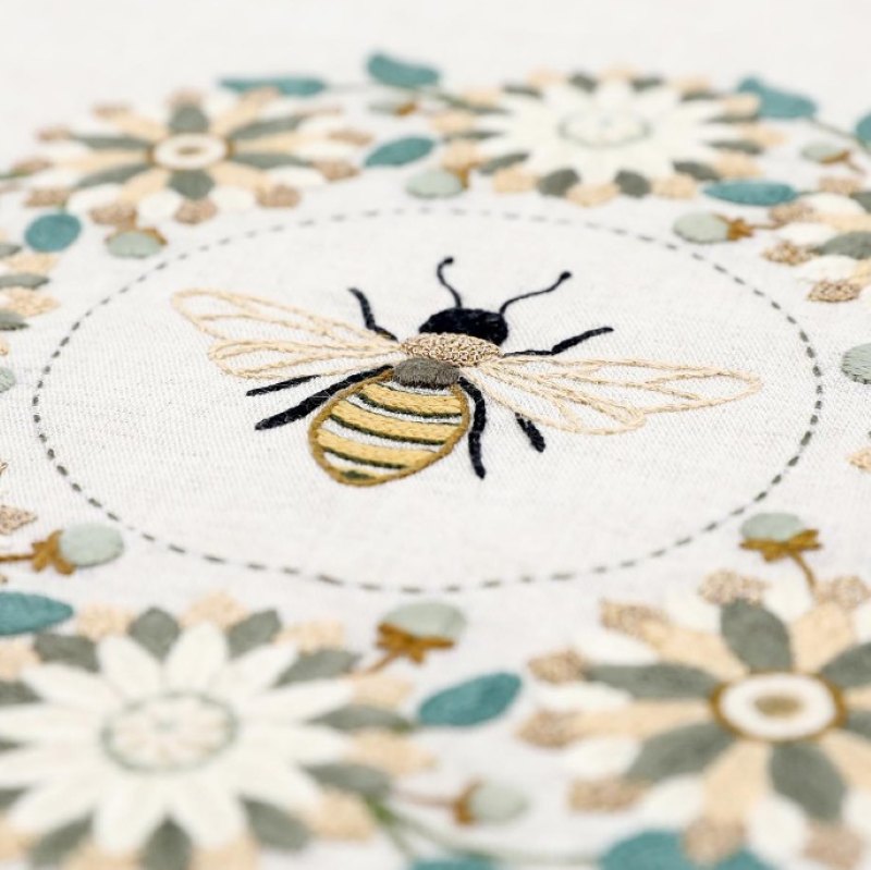 Kit Broderie Mandala N°7 - Abeille