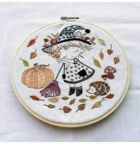 Kit Broderie "Salomé Sorcière Bien Aimée"