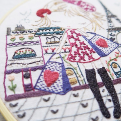 Kit Broderie "Salomé Shopping à Paris"