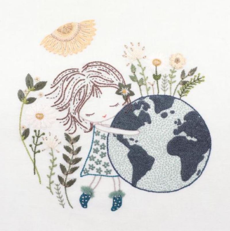 Kit Broderie "Salomé prend soin de la Terre"