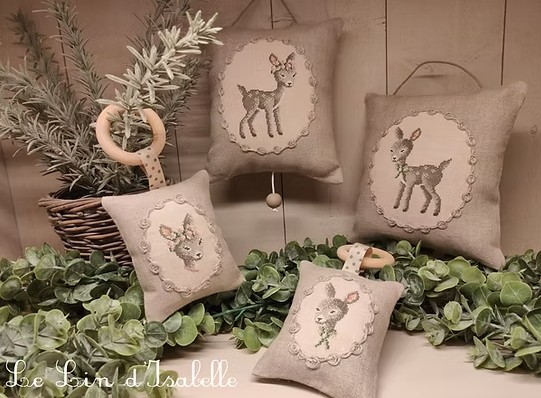 Modèle Points Comptés - Coussin Musical et Hochet "Faon"