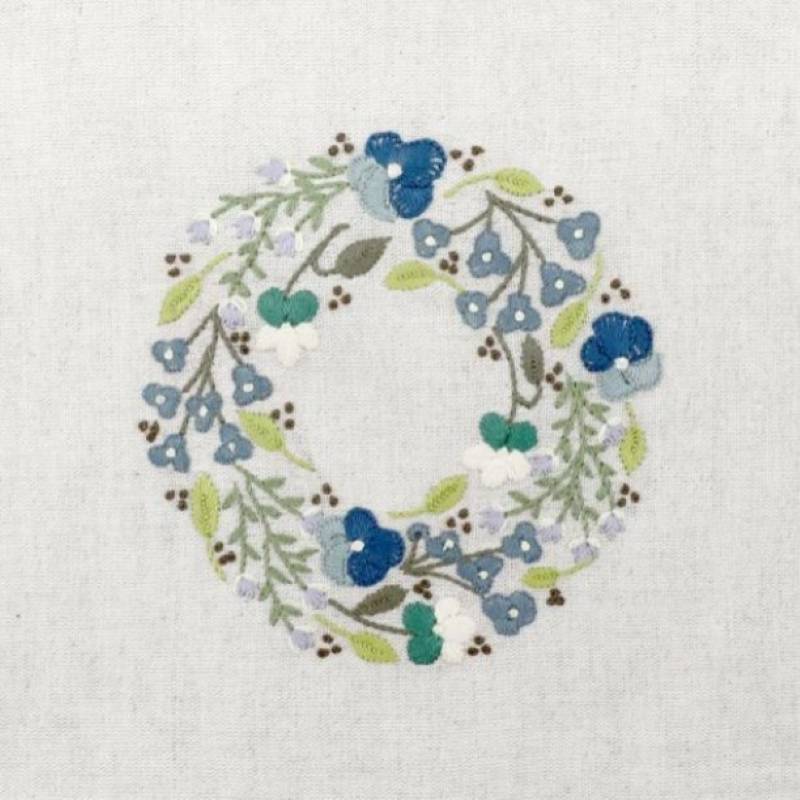Kit Broderie "Couronne de Pensées - Mars"