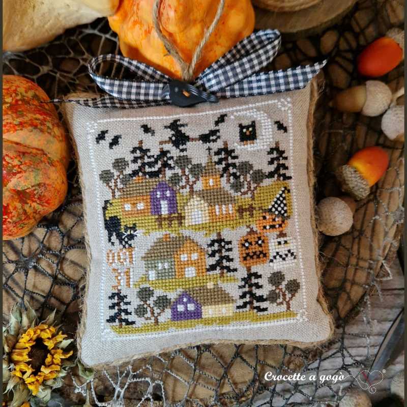 Modèle Points Comptés - Halloween Tiny Village