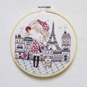 Kit Broderie "Salomé Shopping à Paris"