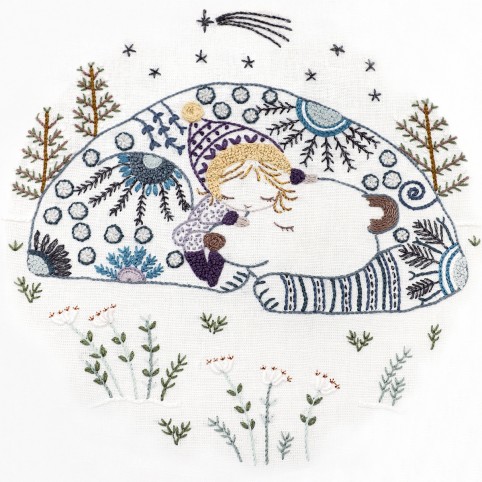 Kit Broderie "Salomé câline son ours"